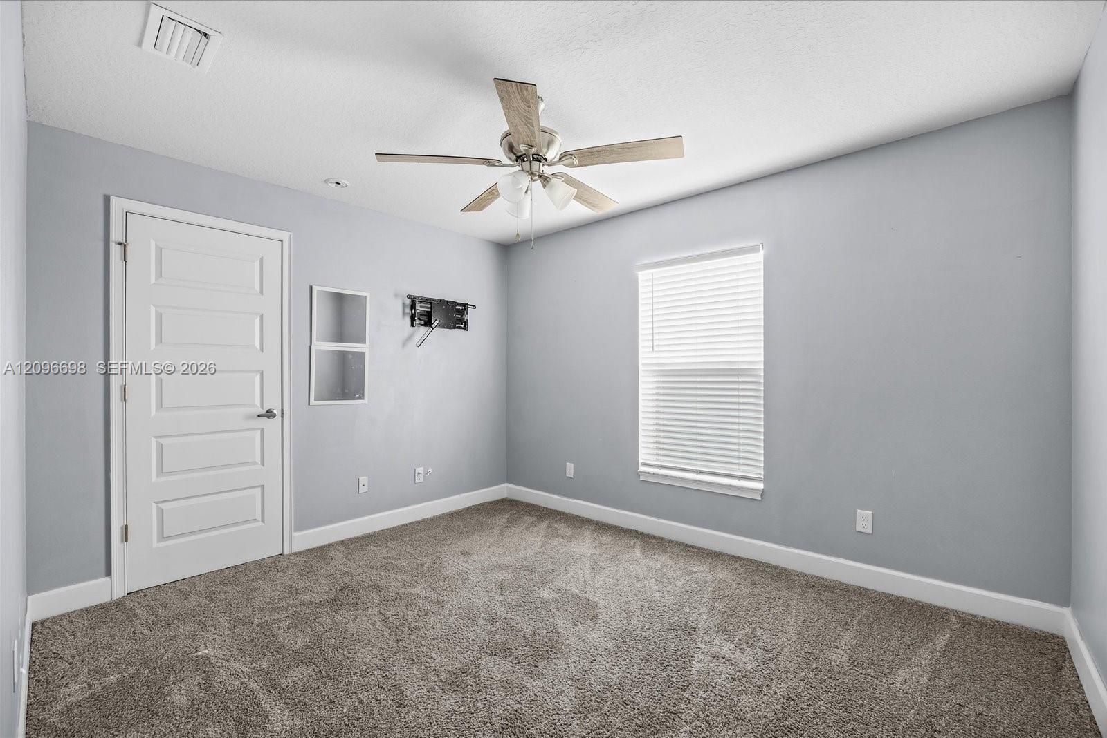 Ver detalles 763 3 / 2 1908 sq. ft. $ 2026-10-07 0 foto