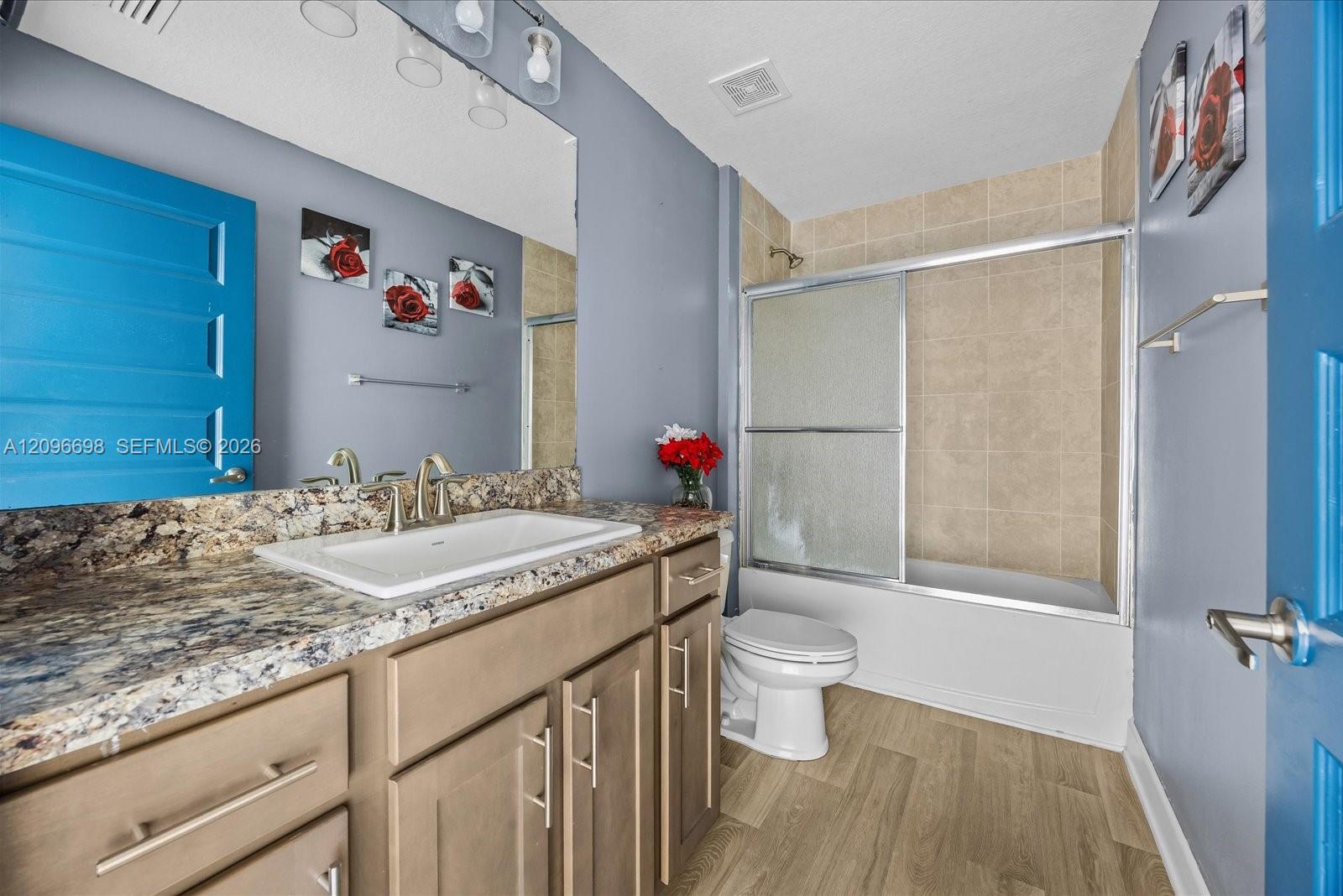 Ver detalles 763 3 / 2 1908 sq. ft. $ 2026-10-07 0 foto