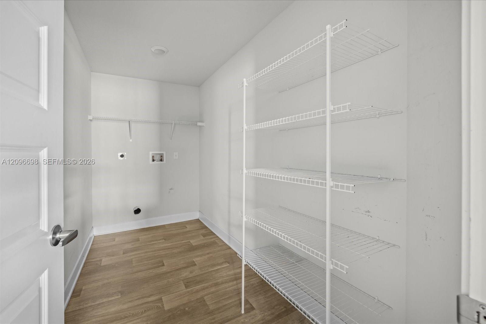 Ver detalles 763 3 / 2 1908 sq. ft. $ 2026-10-07 0 foto