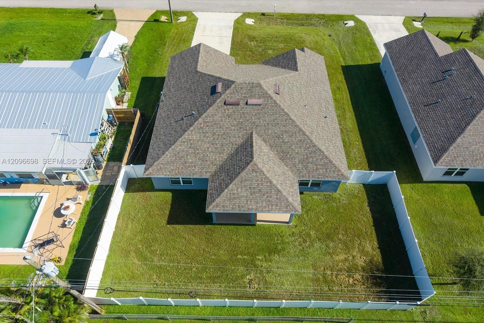 Ver detalles 763 3 / 2 1908 sq. ft. $ 2026-10-07 0 foto