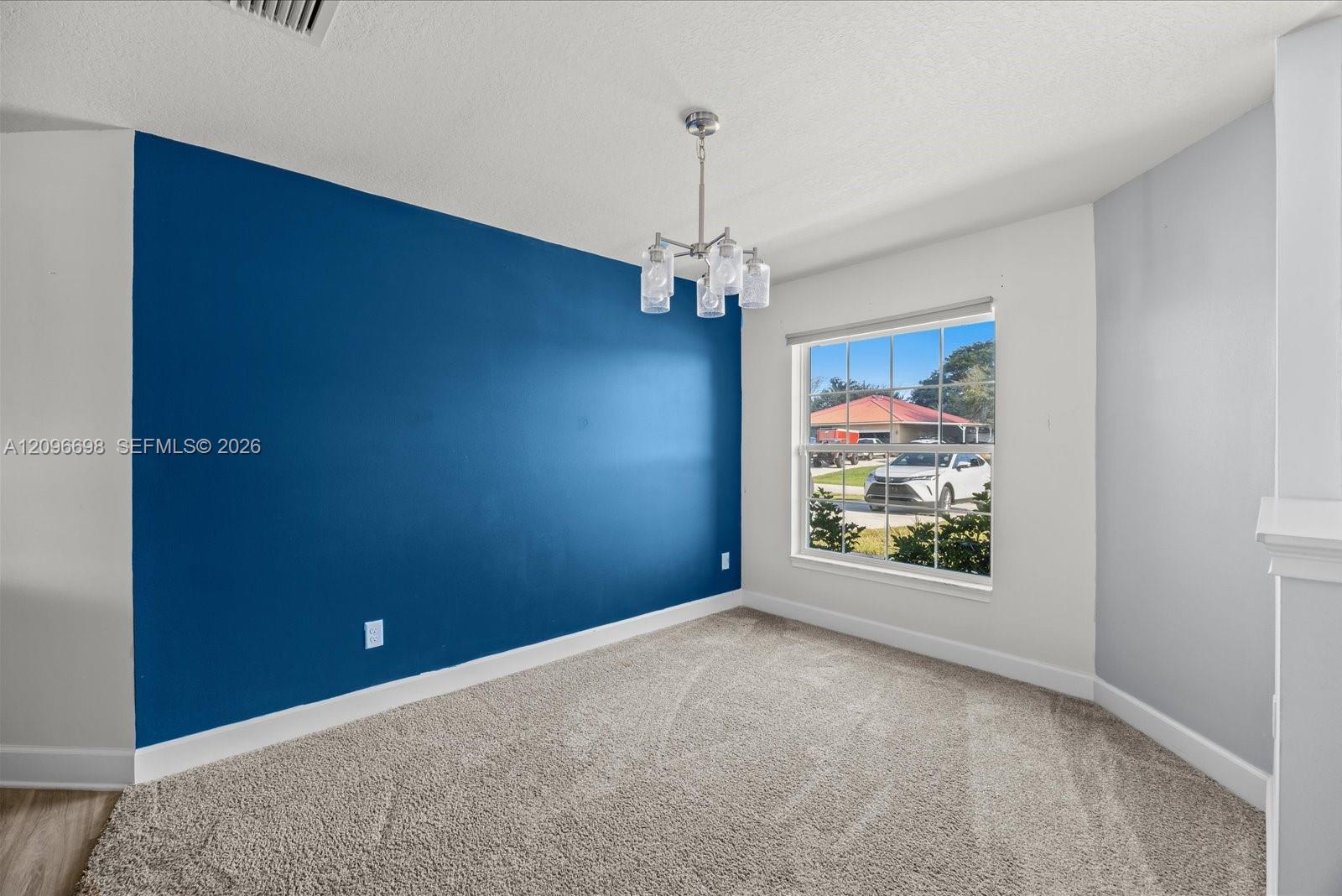 Ver detalles 763 3 / 2 1908 sq. ft. $ 2026-10-07 0 foto
