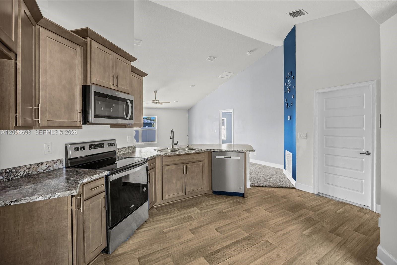 Ver detalles 763 3 / 2 1908 sq. ft. $ 2026-10-07 0 foto