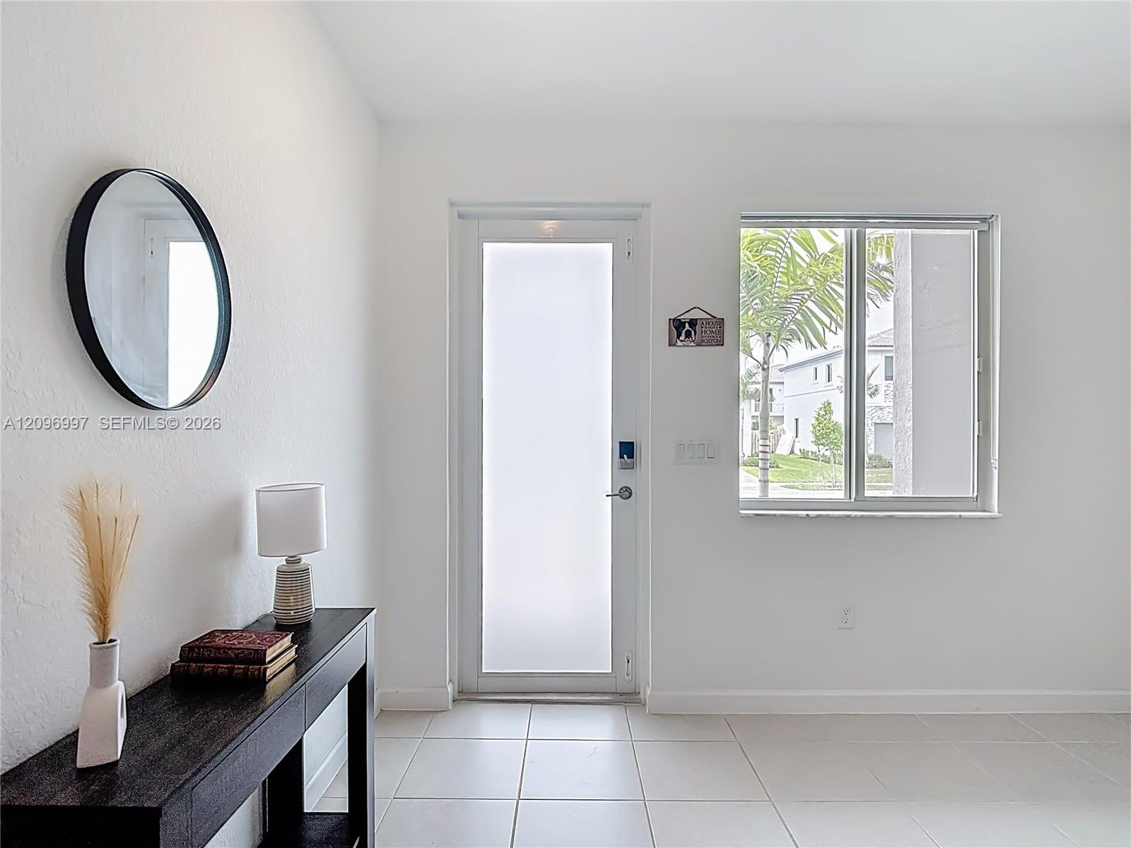 Ver detalles 716 3 / 3 1642 sq. ft. $ 2026-09-28 0 foto
