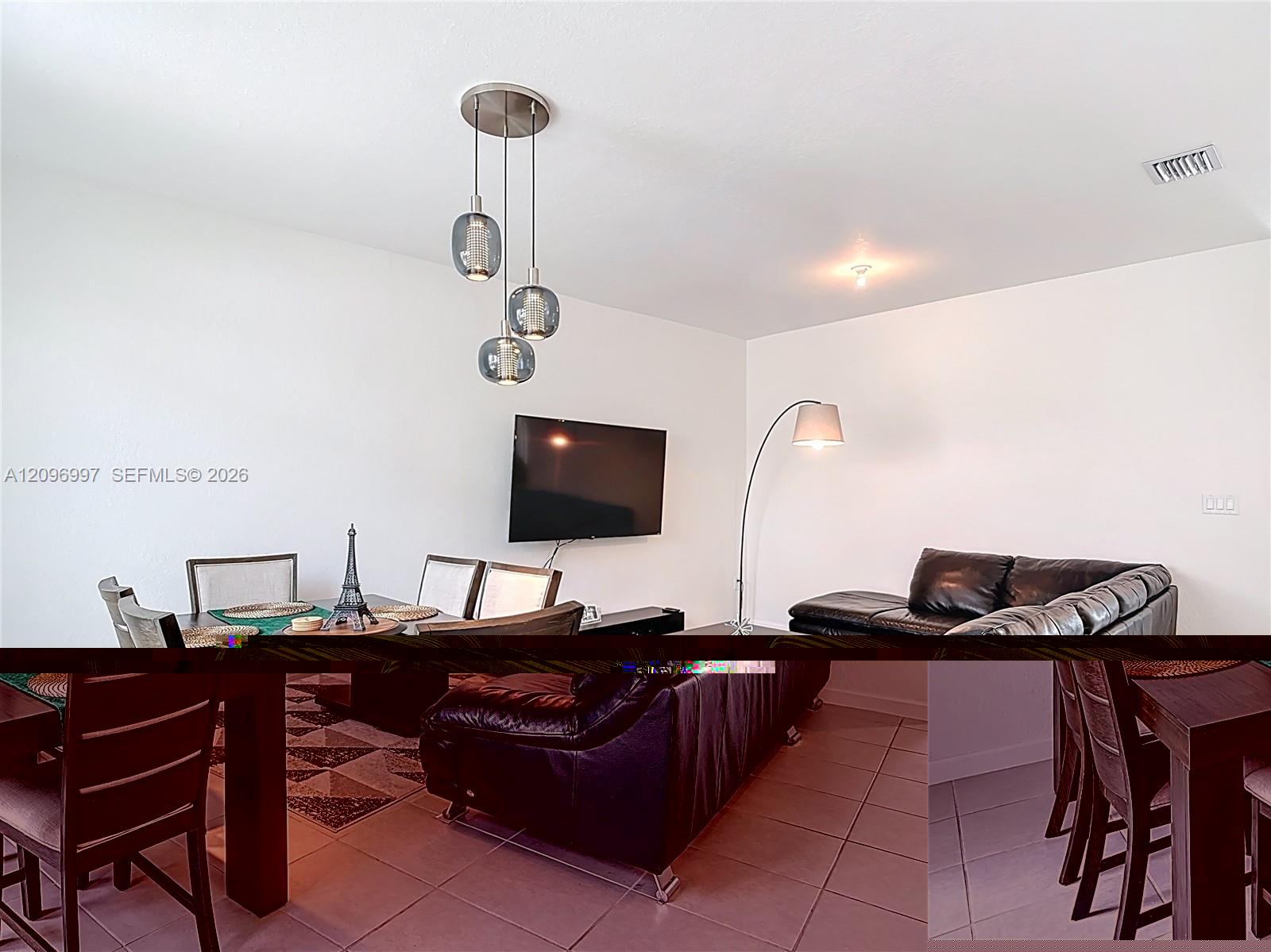 Ver detalles 716 3 / 3 1642 sq. ft. $ 2026-09-28 0 foto