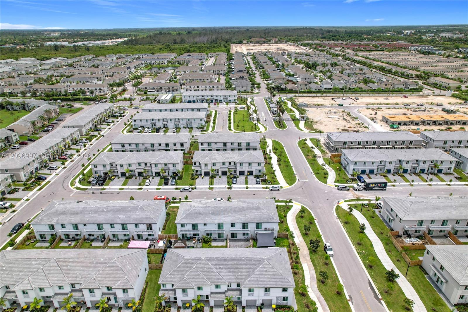 Ver detalles 716 3 / 3 1642 sq. ft. $ 2026-09-28 0 foto