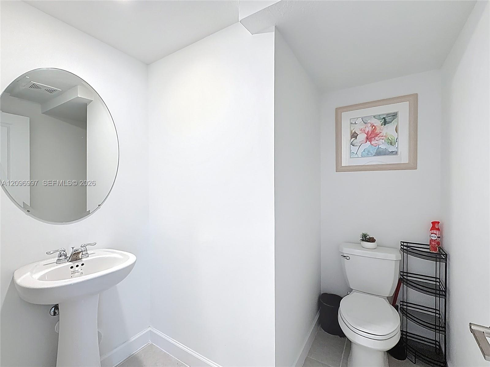 Ver detalles 716 3 / 3 1642 sq. ft. $ 2026-09-28 0 foto