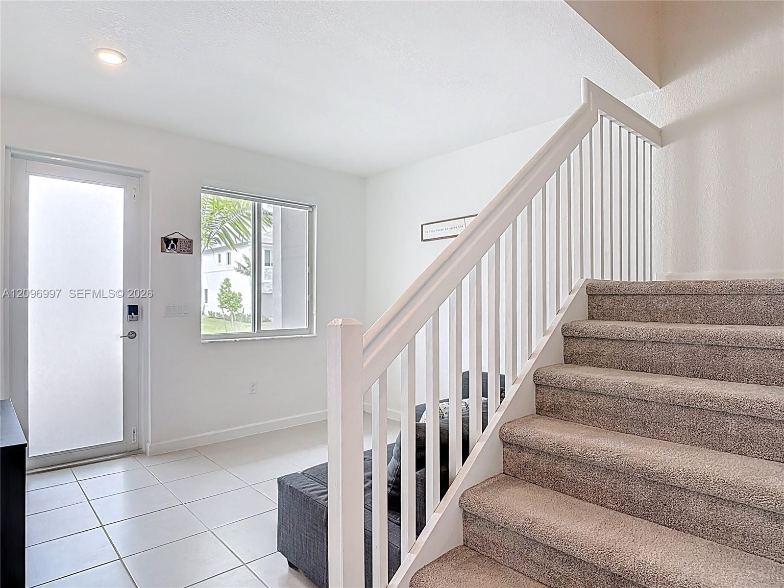 Ver detalles 716 3 / 3 1642 sq. ft. $ 2026-09-28 0 foto