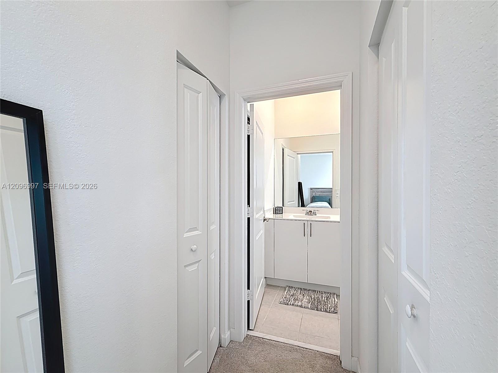 Ver detalles 716 3 / 3 1642 sq. ft. $ 2026-09-28 0 foto