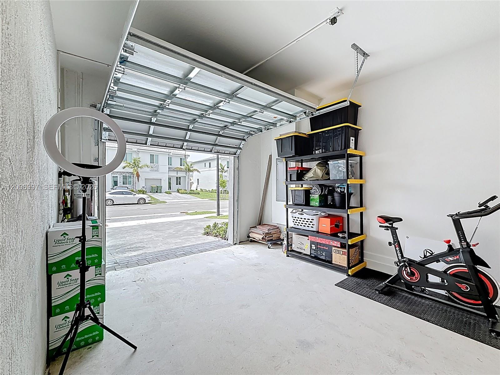 Ver detalles 716 3 / 3 1642 sq. ft. $ 2026-09-28 0 foto