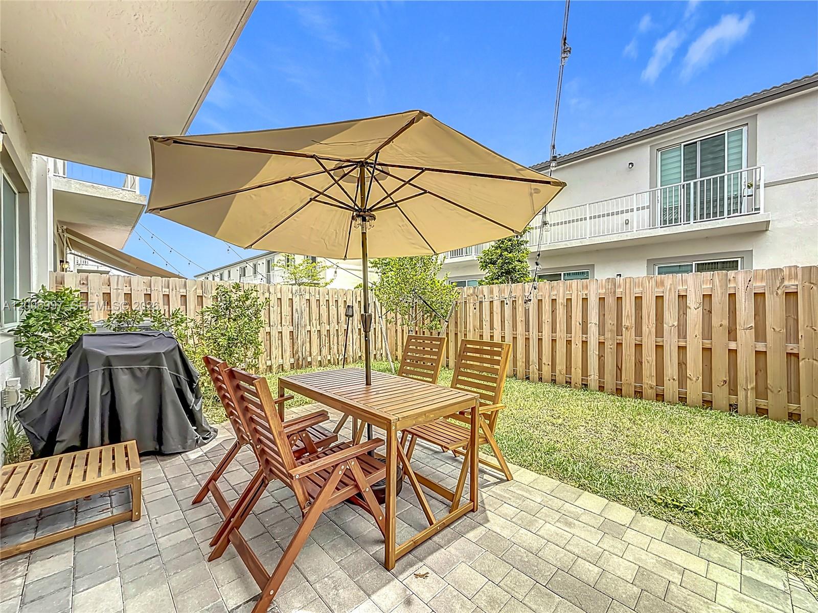 Ver detalles 716 3 / 3 1642 sq. ft. $ 2026-09-28 0 foto