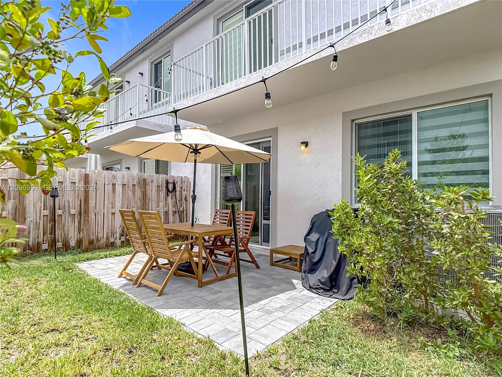 Ver detalles 716 3 / 3 1642 sq. ft. $ 2026-09-28 0 foto