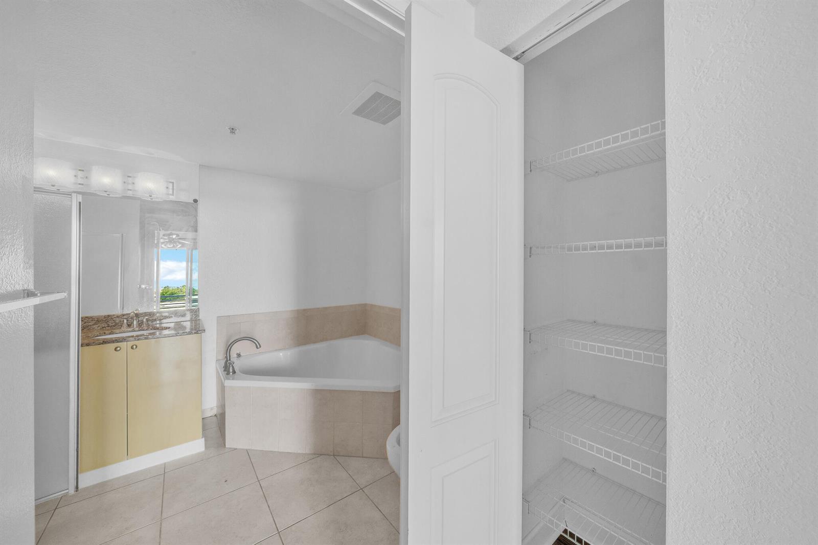 12 Primary Bathroom (1)