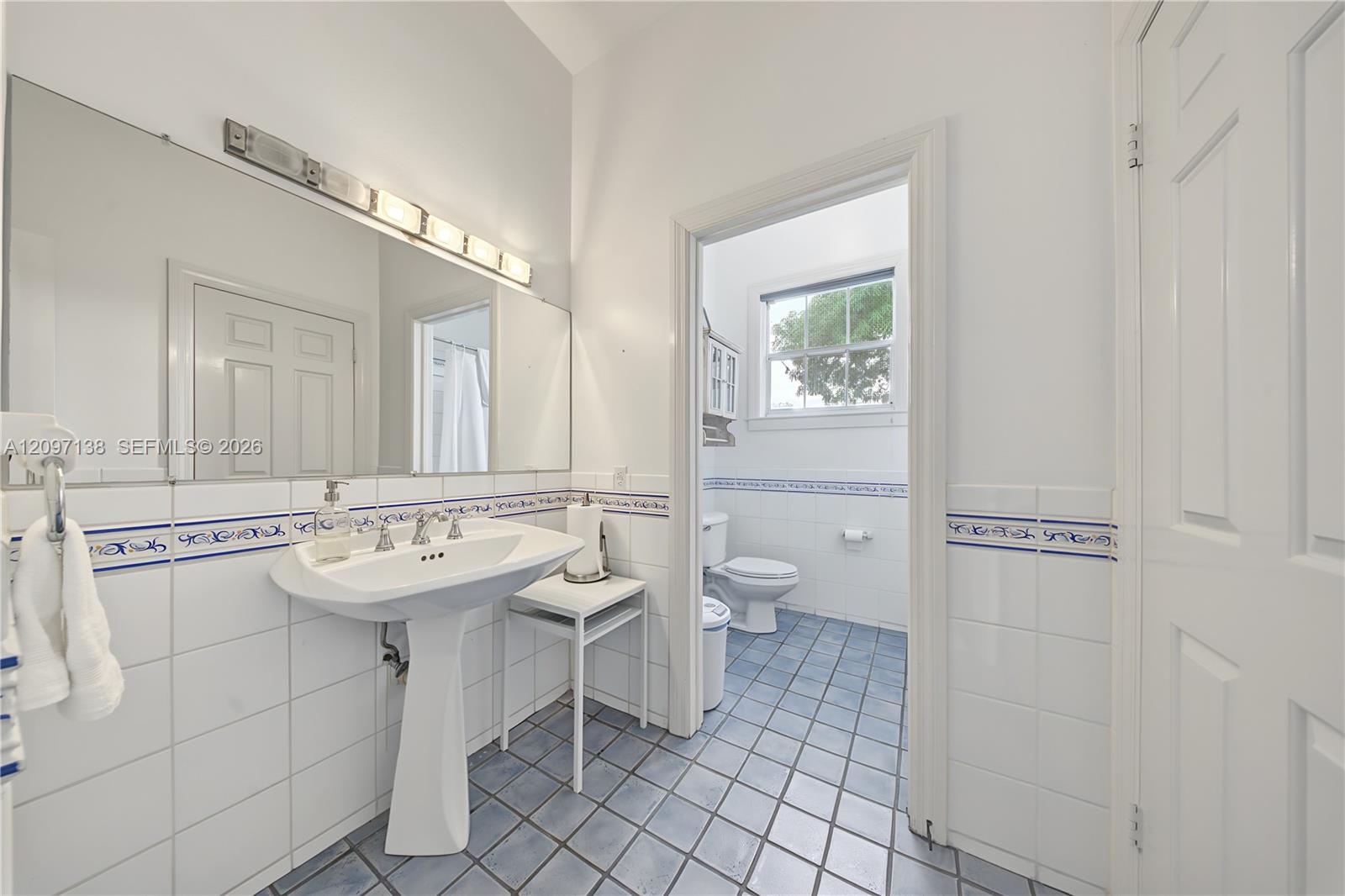   /   кв.футов $ 2026-09-29 0 Фото