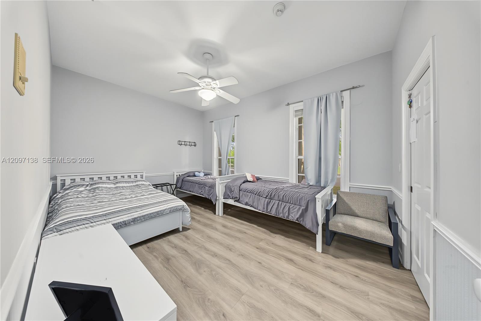   /   кв.футов $ 2026-09-29 0 Фото