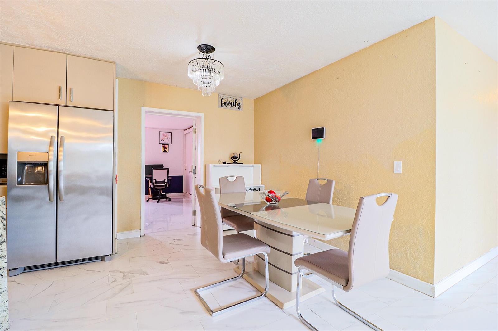 Ver detalles 219 4 / 1 1386 sq. ft. $ 2026-09-29 0 foto