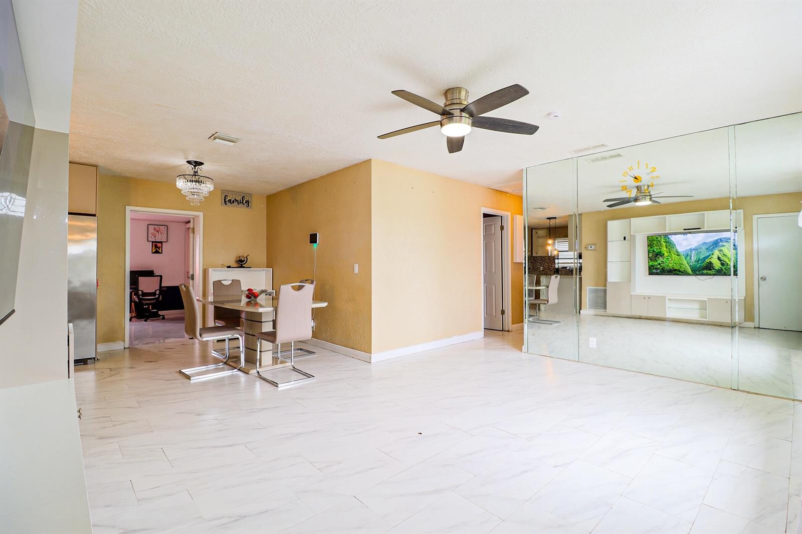 Ver detalles 219 4 / 1 1386 sq. ft. $ 2026-09-29 0 foto