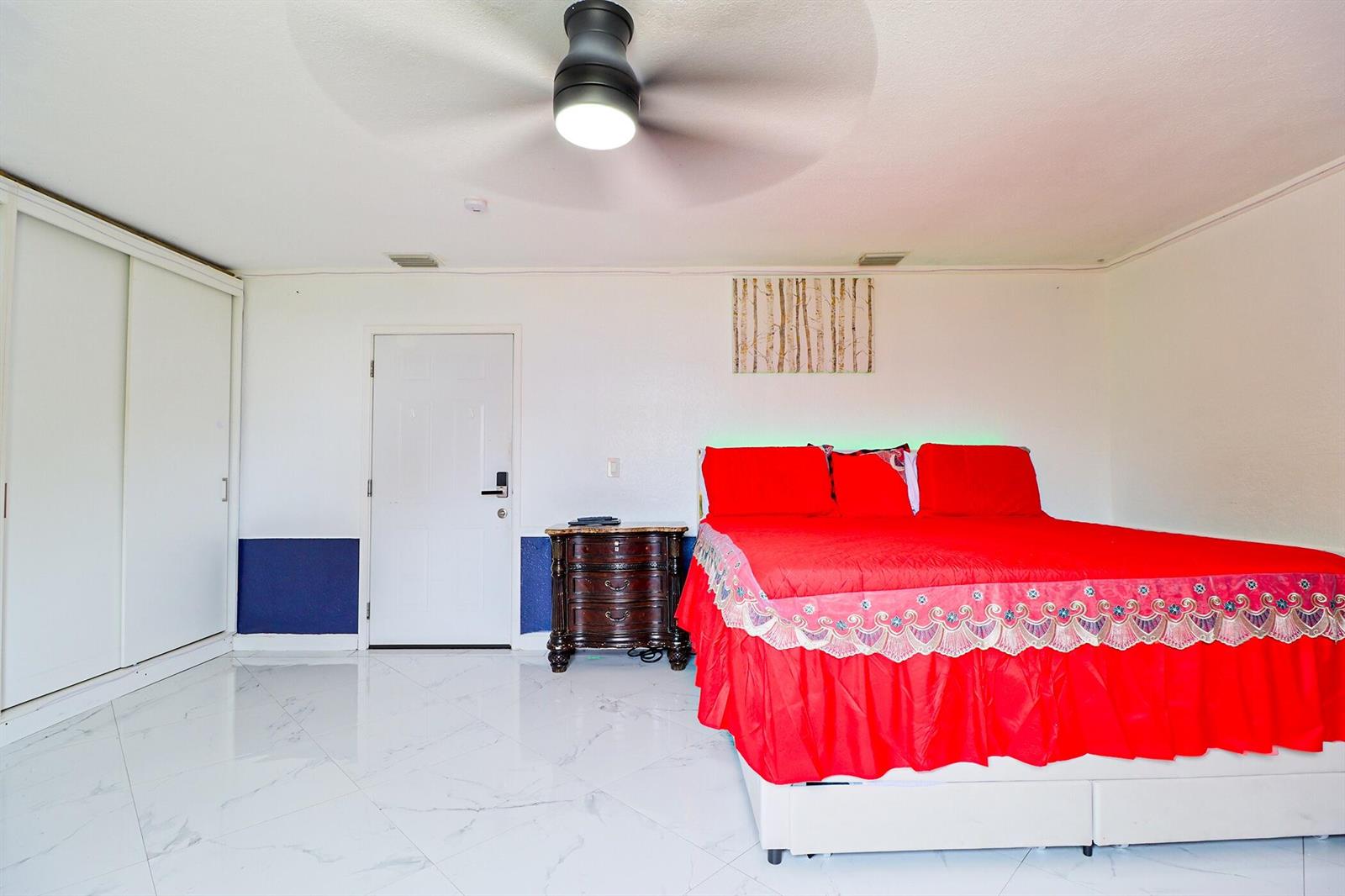 Ver detalles 219 4 / 1 1386 sq. ft. $ 2026-09-29 0 foto