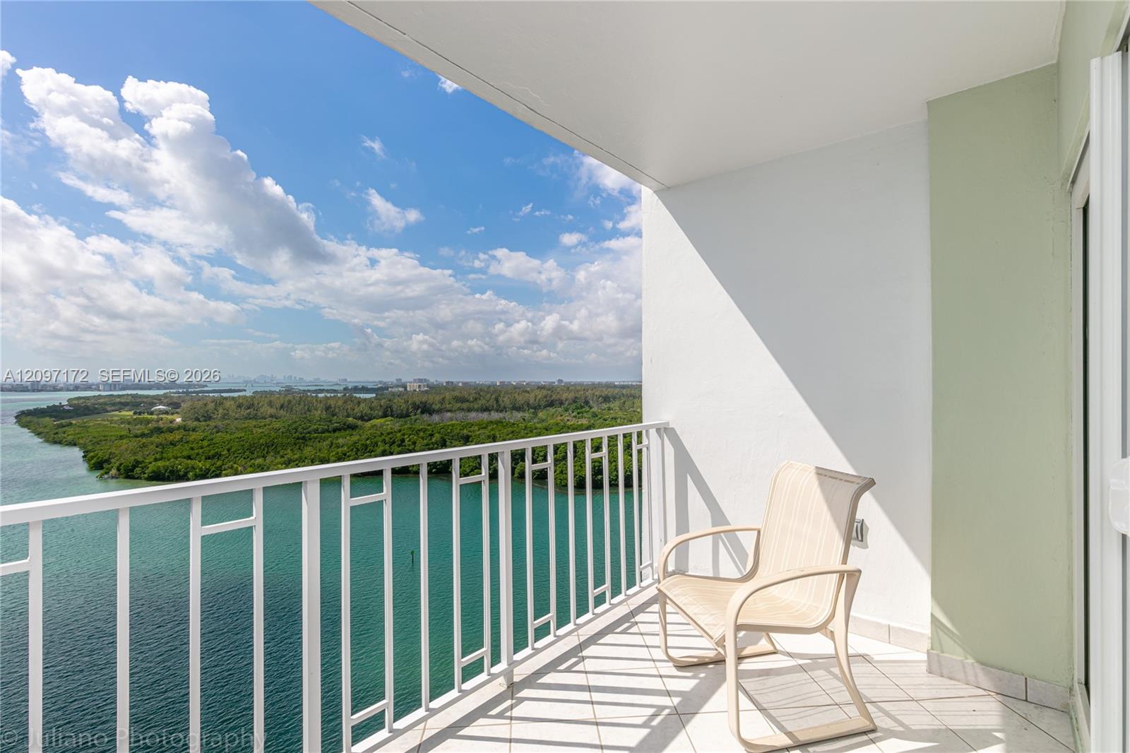 1818 1 / 2 762 sq. ft. $ 2026-09-29 0 foto