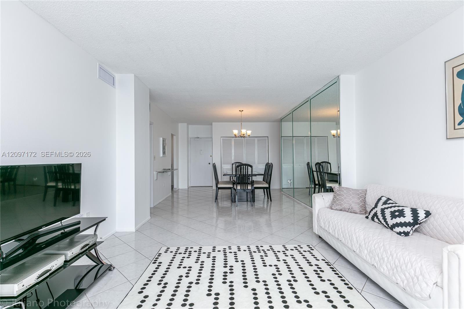 1818 1 / 2 762 sq. ft. $ 2026-09-29 0 foto