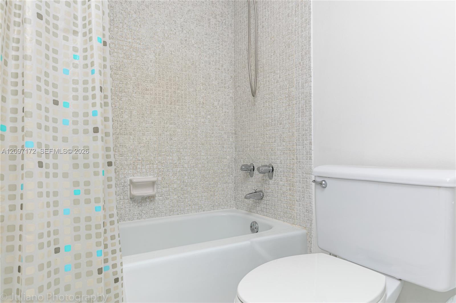 1818 1 / 2 762 sq. ft. $ 2026-09-29 0 foto