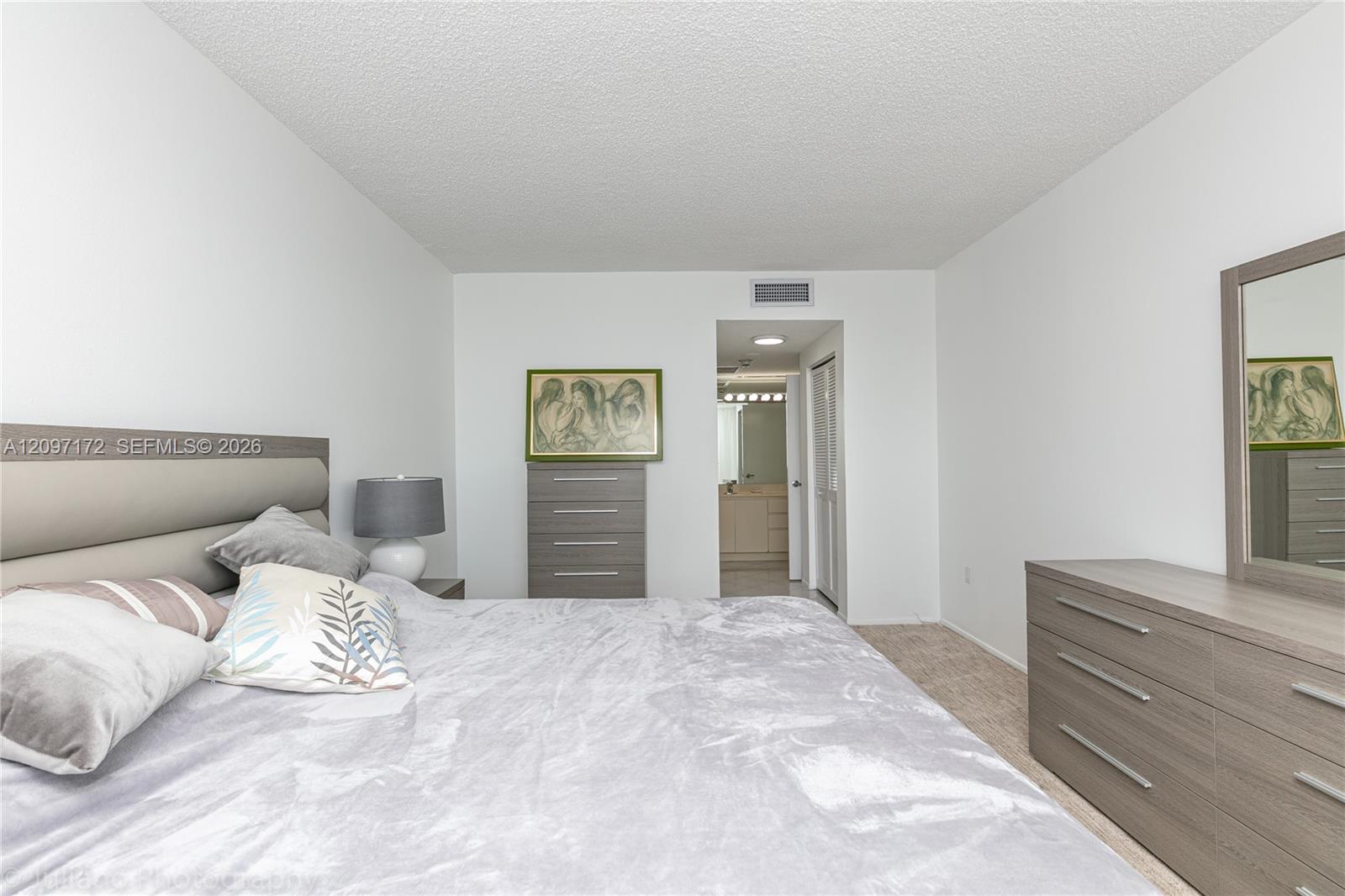 1818 1 / 2 762 sq. ft. $ 2026-09-29 0 foto