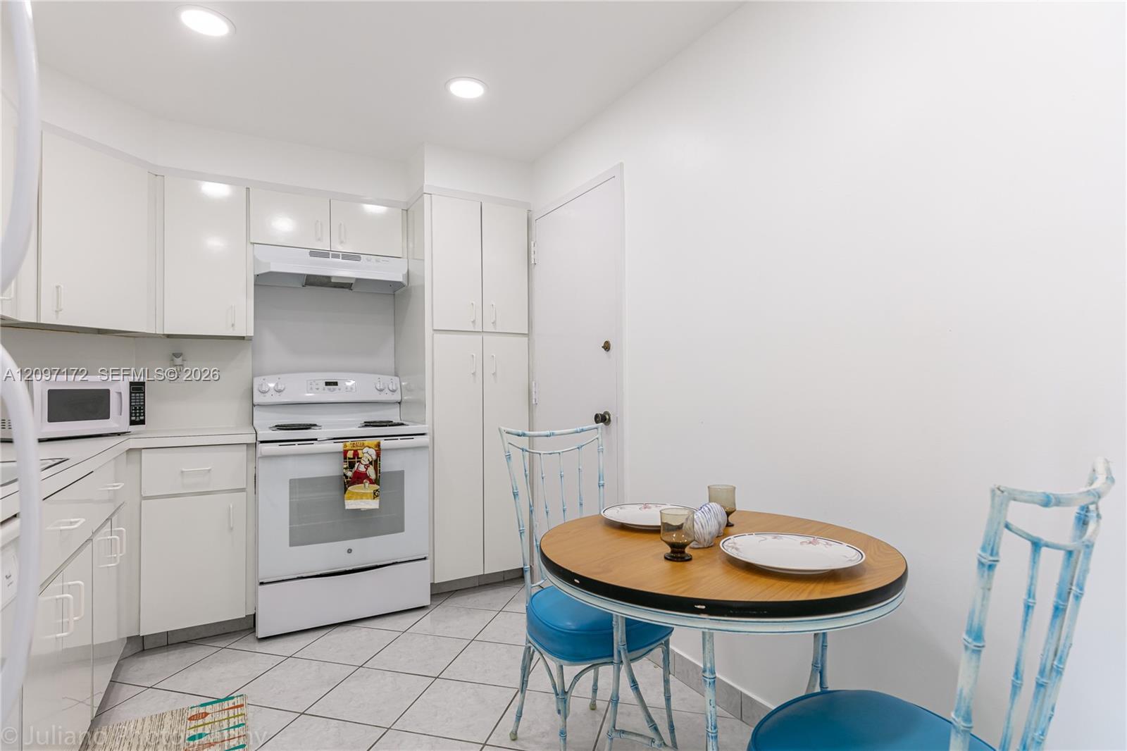 1818 1 / 2 762 sq. ft. $ 2026-09-29 0 foto
