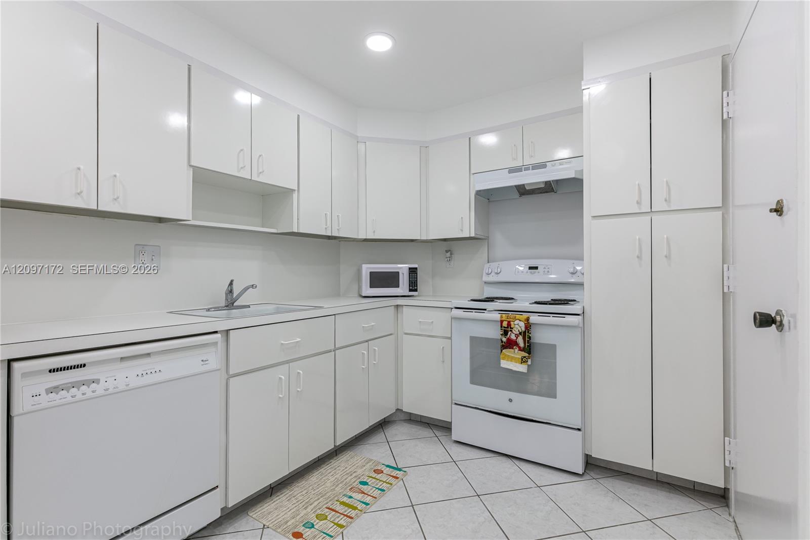 1818 1 / 2 762 sq. ft. $ 2026-09-29 0 foto