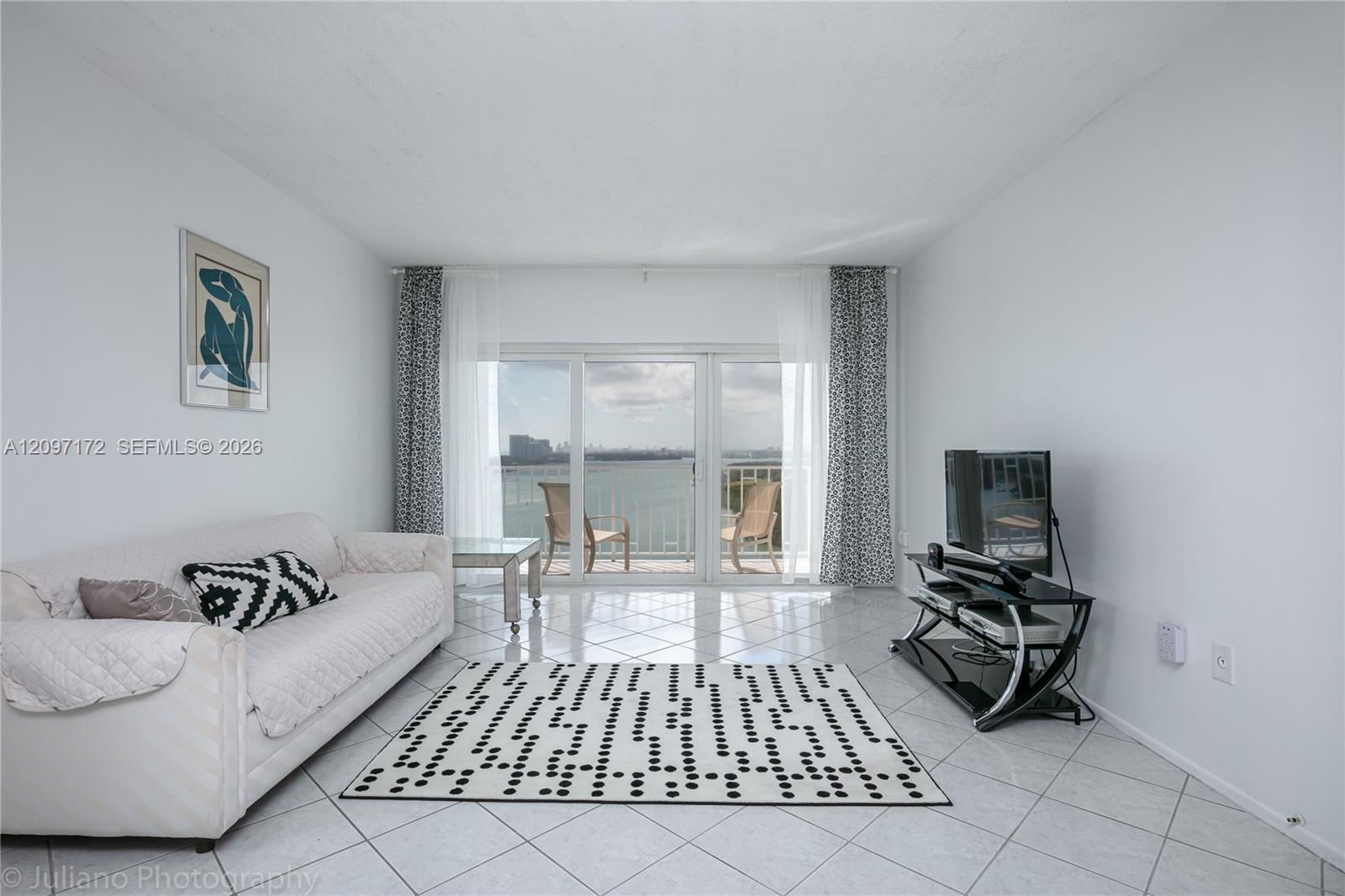 1818 1 / 2 762 sq. ft. $ 2026-09-29 0 foto