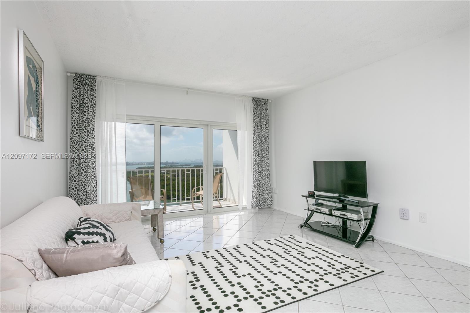 1818 1 / 2 762 sq. ft. $ 2026-09-29 0 foto