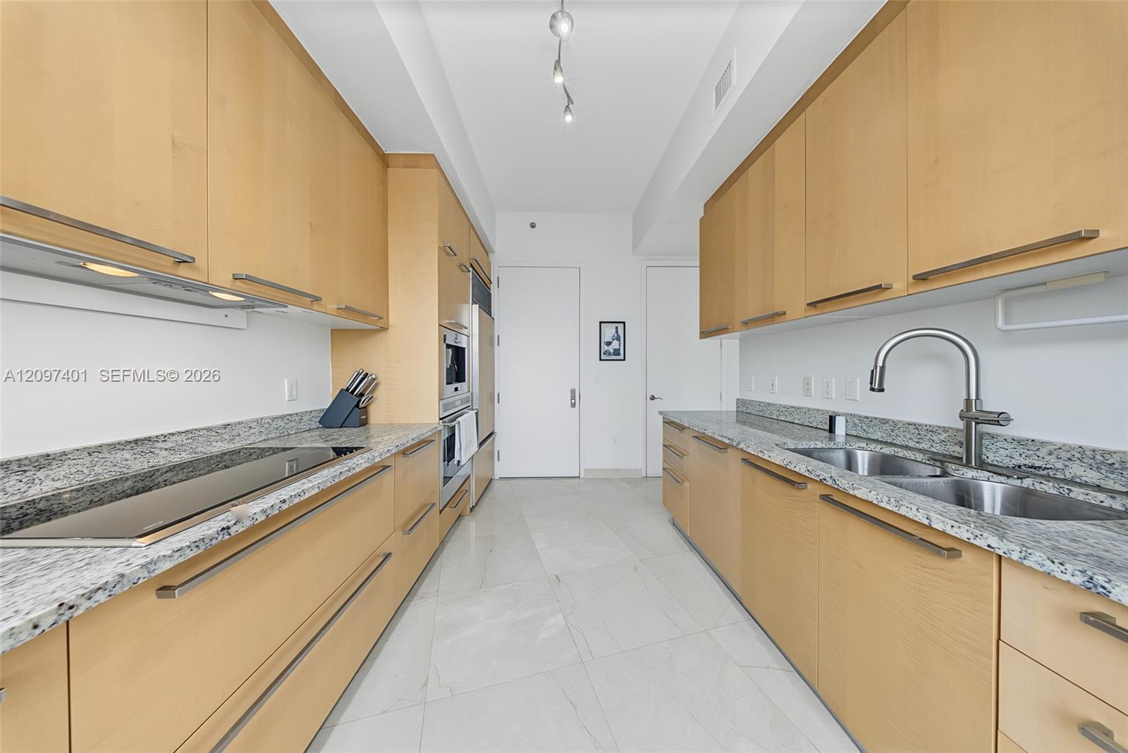 405 2 / 2 1435 sq. ft. $ 2026-09-29 0 foto