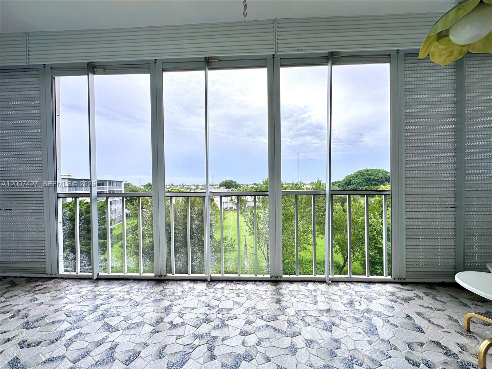 Ver detalles 511 1 / 2 775 sq. ft. $ 2026-09-29 0 foto