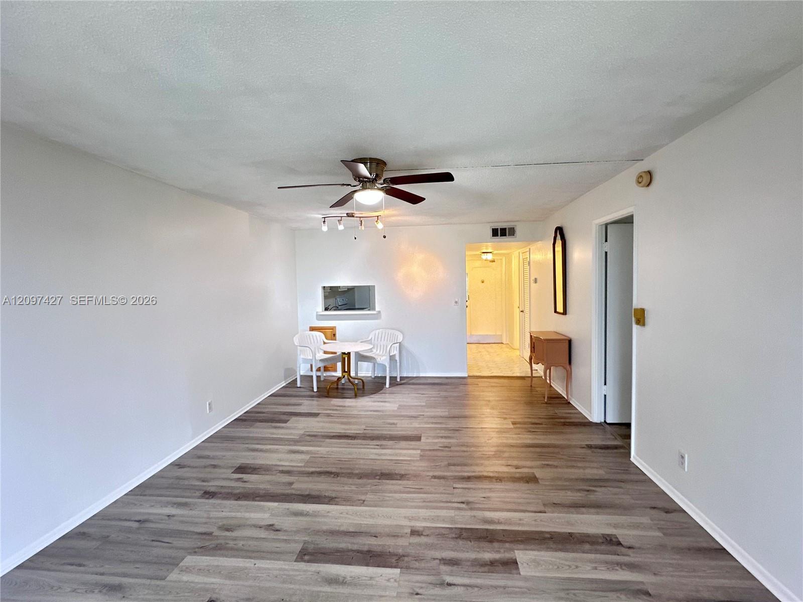 Ver detalles 511 1 / 2 775 sq. ft. $ 2026-09-29 0 foto