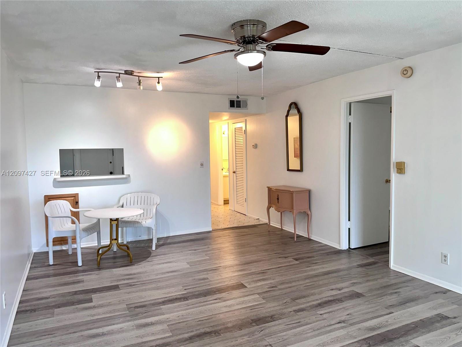 Ver detalles 511 1 / 2 775 sq. ft. $ 2026-09-29 0 foto