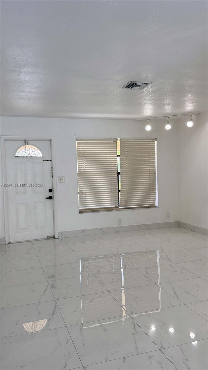   /  1877 sq. ft. $ 2026-09-29 0 Photo
