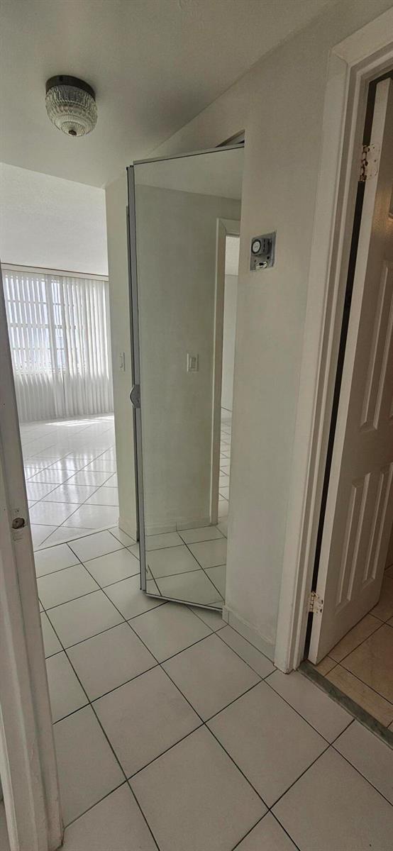 See details 21L 1 / 870 sq. ft. $ 2026-10-13 0 Photo