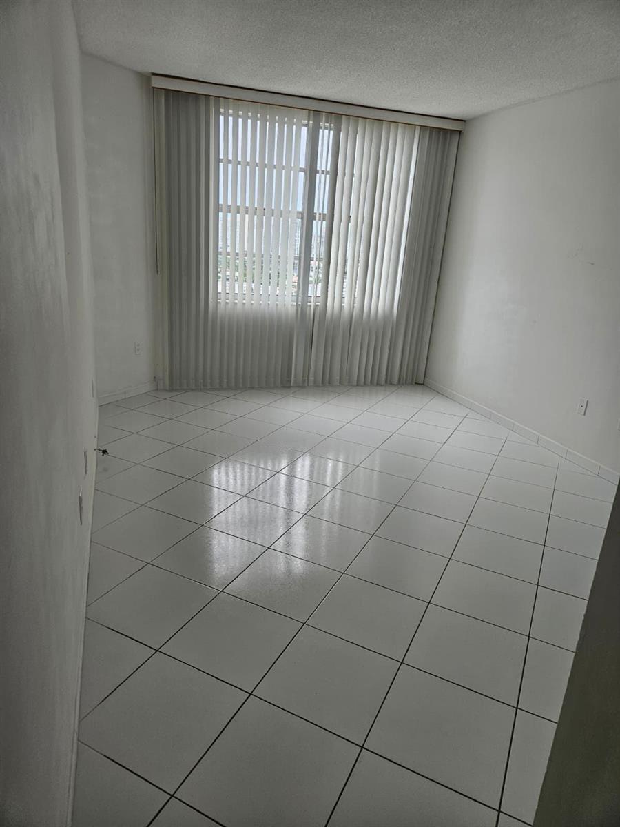 See details 21L 1 / 870 sq. ft. $ 2026-10-13 0 Photo