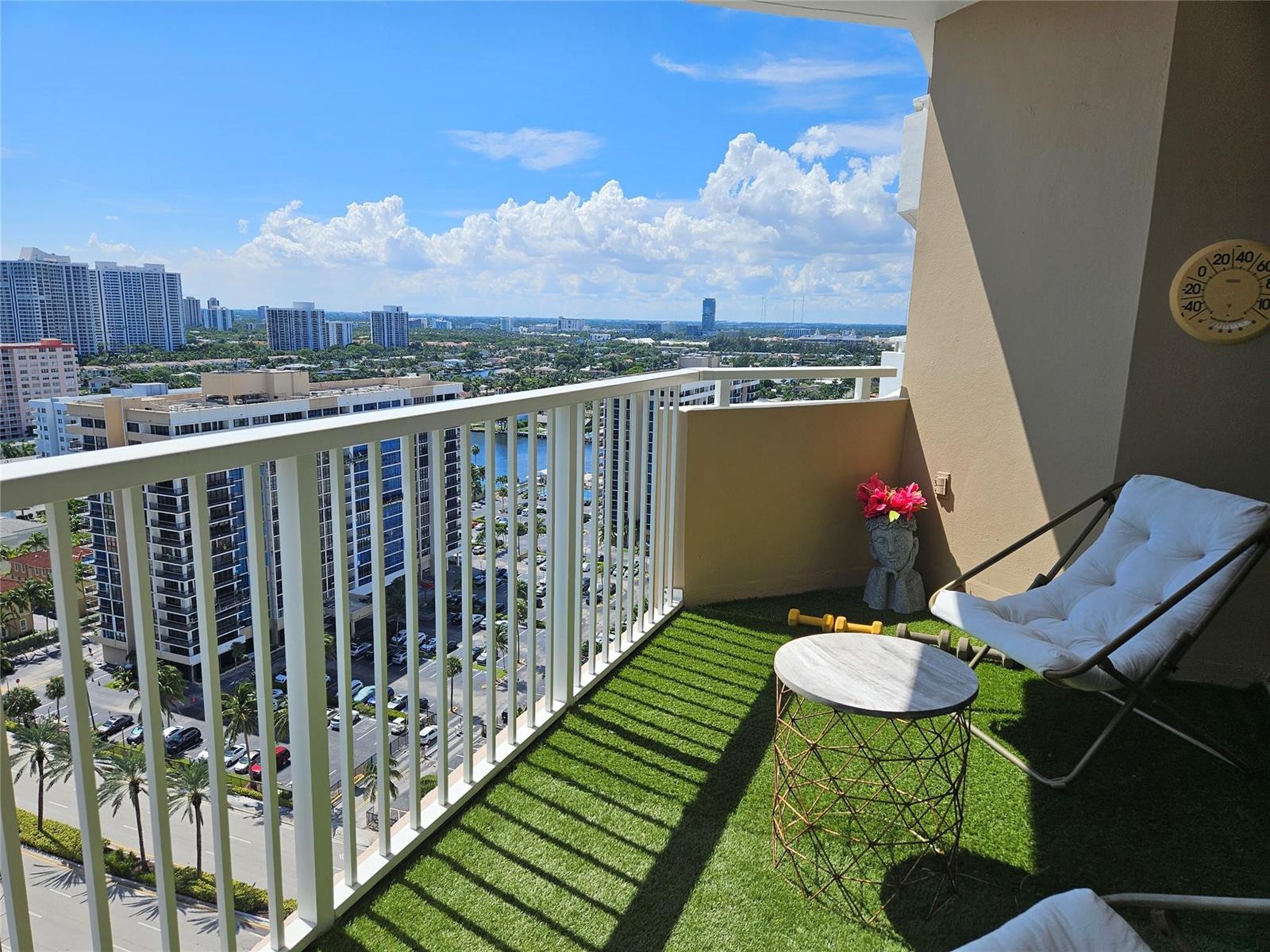 See details 21L 1 / 870 sq. ft. $ 2026-10-13 0 Photo