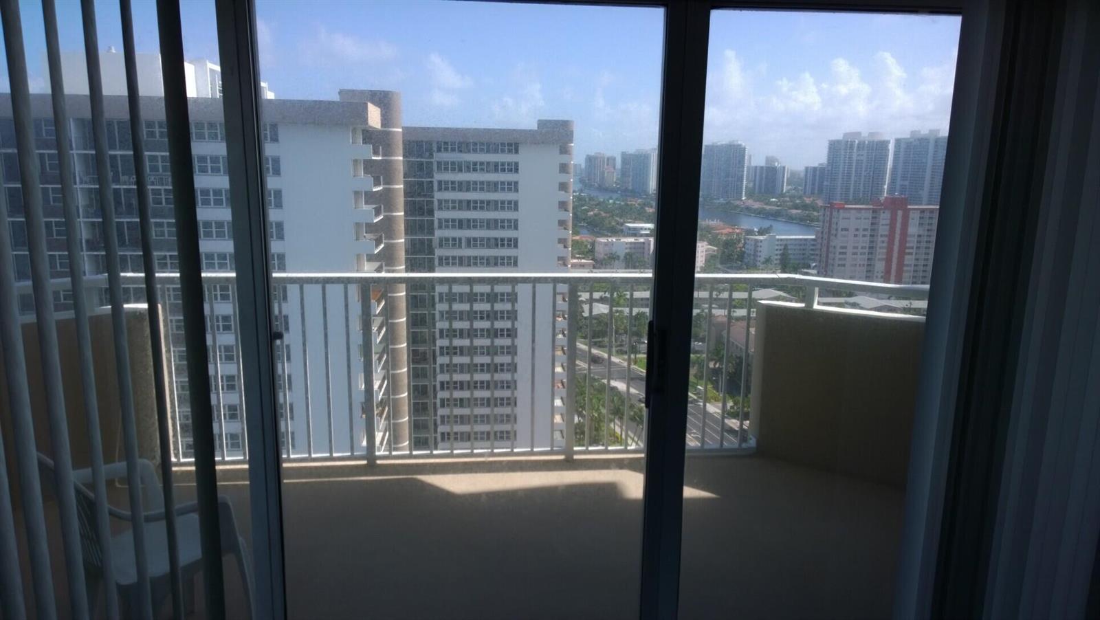 See details 21L 1 / 870 sq. ft. $ 2026-10-13 0 Photo