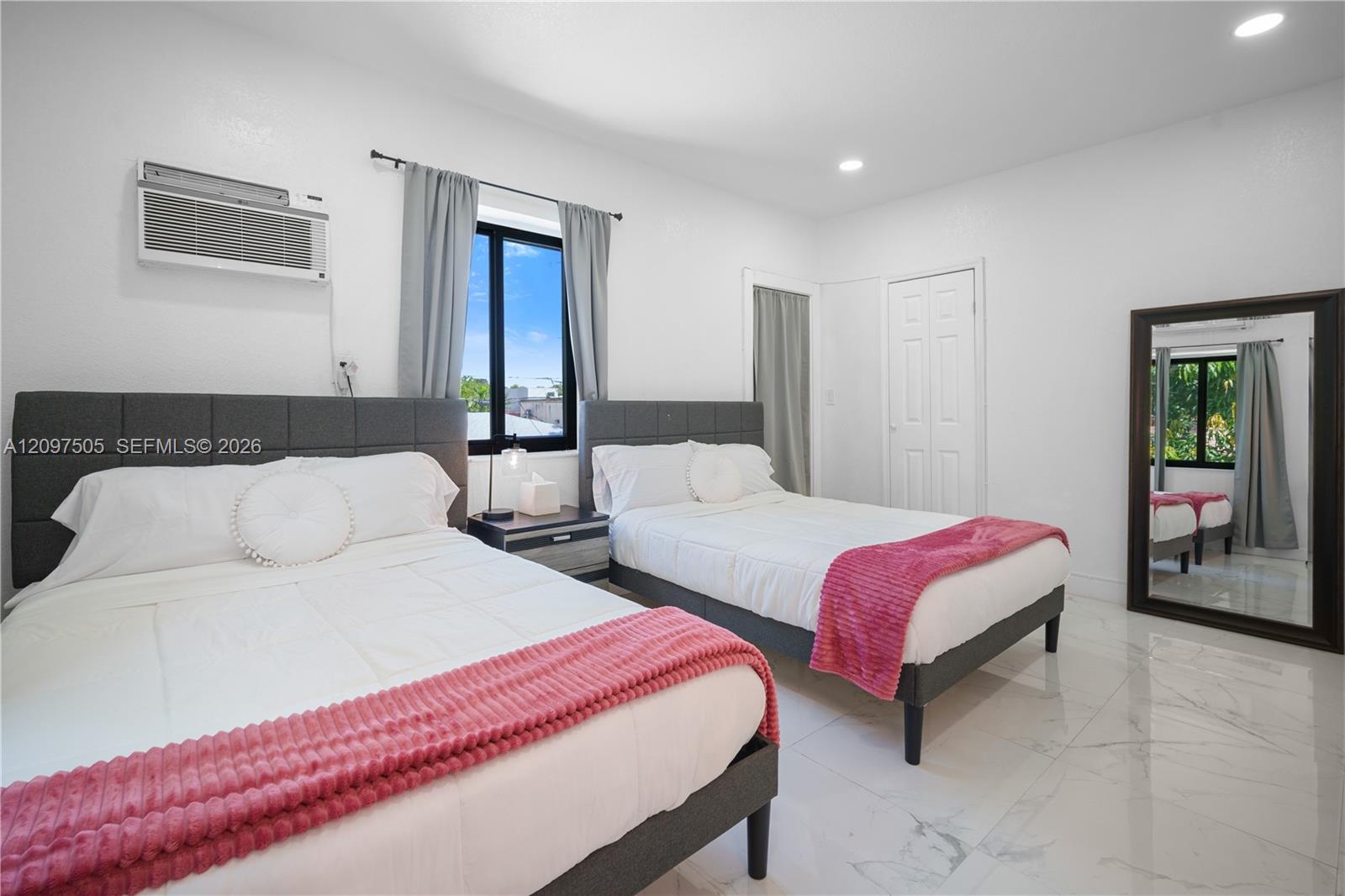   /  2890 sq. ft. $ 2026-09-29 0 foto