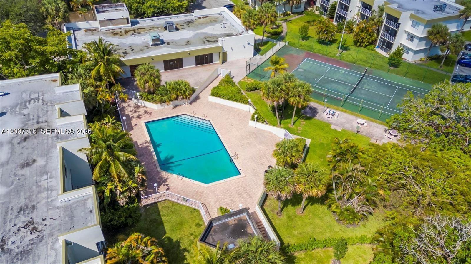 Ver detalles 115 2 / 2 944 sq. ft. $ 2026-09-29 0 foto