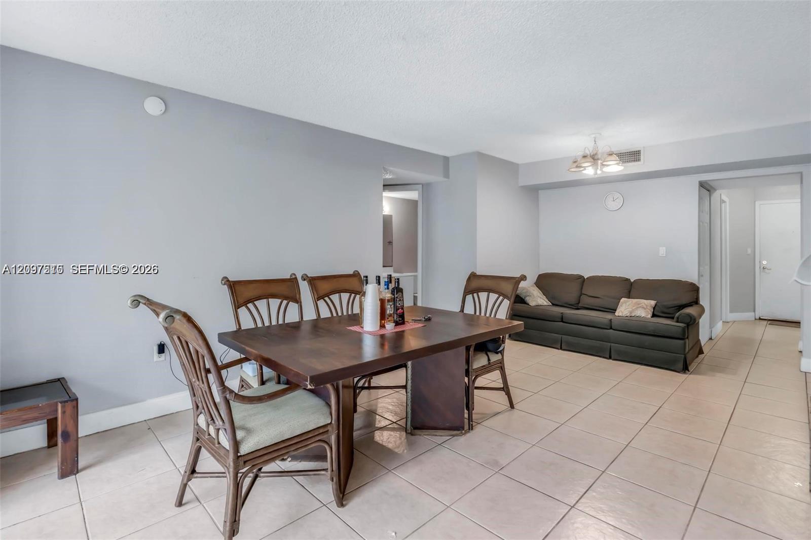 Ver detalles 115 2 / 2 944 sq. ft. $ 2026-09-29 0 foto