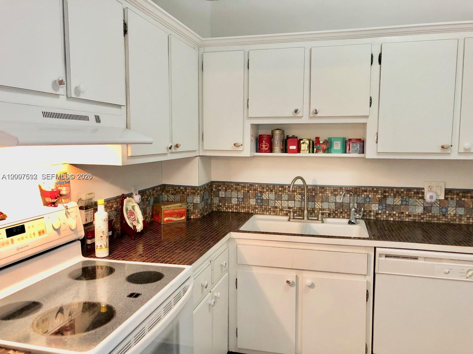 PH6 2 / 2 1132 sq. ft. $ 2026-09-29 0 foto