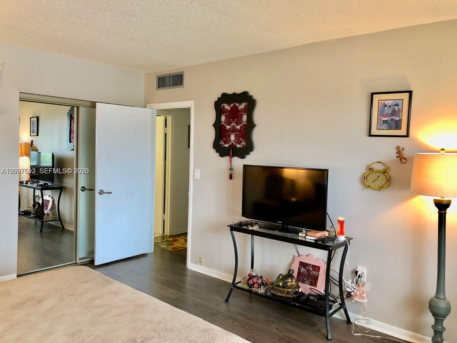 PH6 2 / 2 1132 sq. ft. $ 2026-09-29 0 foto