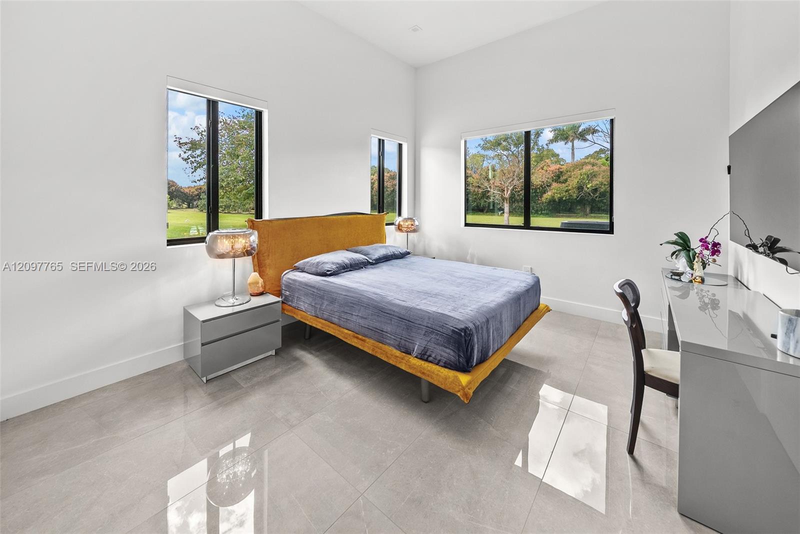   /   sq. ft. $ 2026-09-29 0 foto