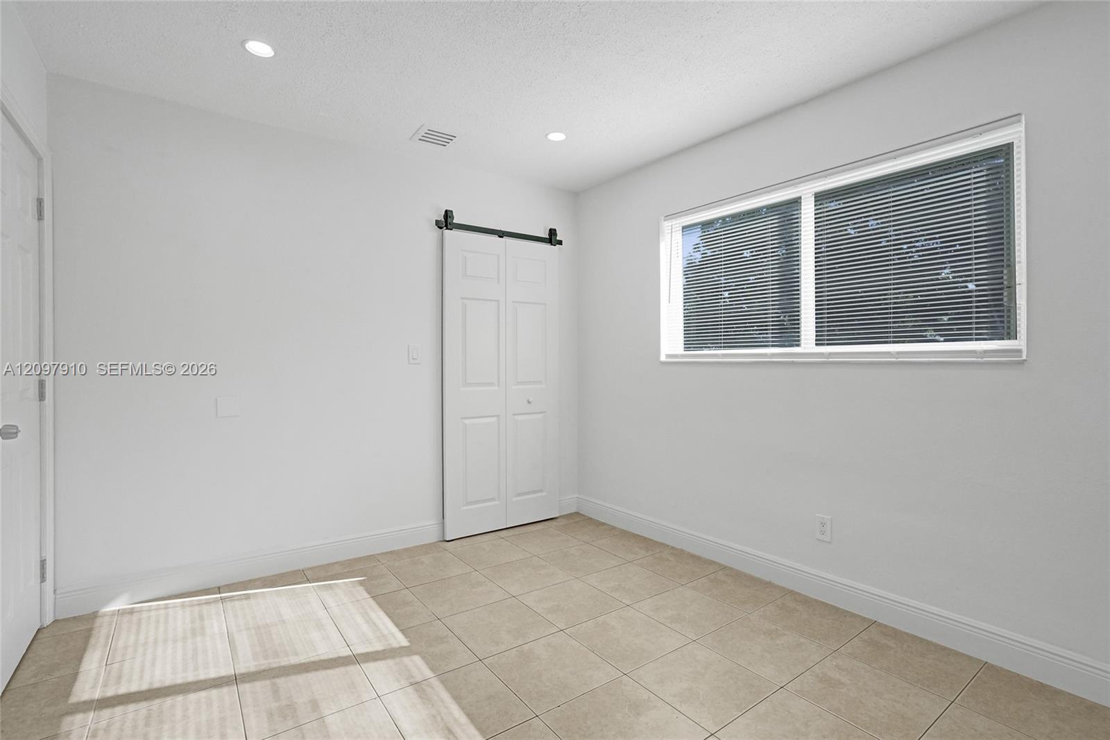 See details / 2121 sq. ft. $ 2026-10-18 0 Photo