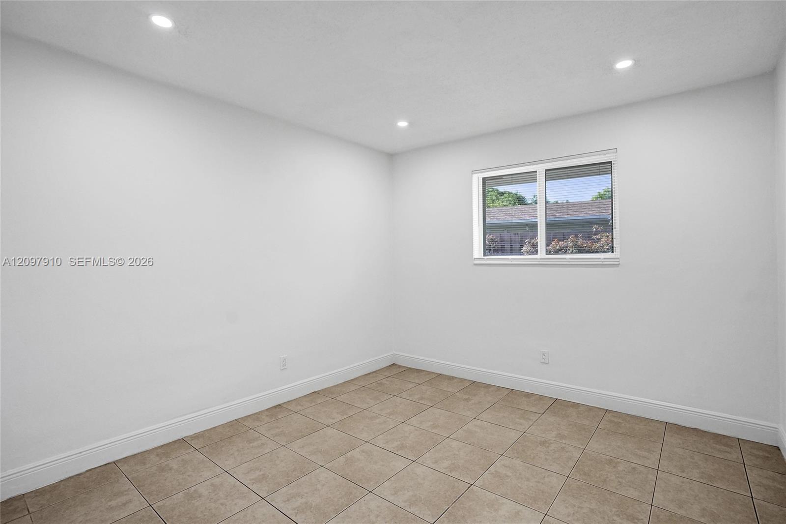 See details / 2121 sq. ft. $ 2026-10-18 0 Photo