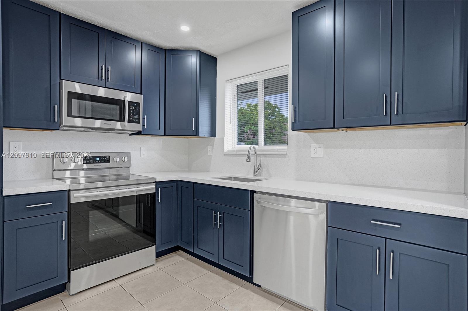 See details / 2121 sq. ft. $ 2026-10-18 0 Photo