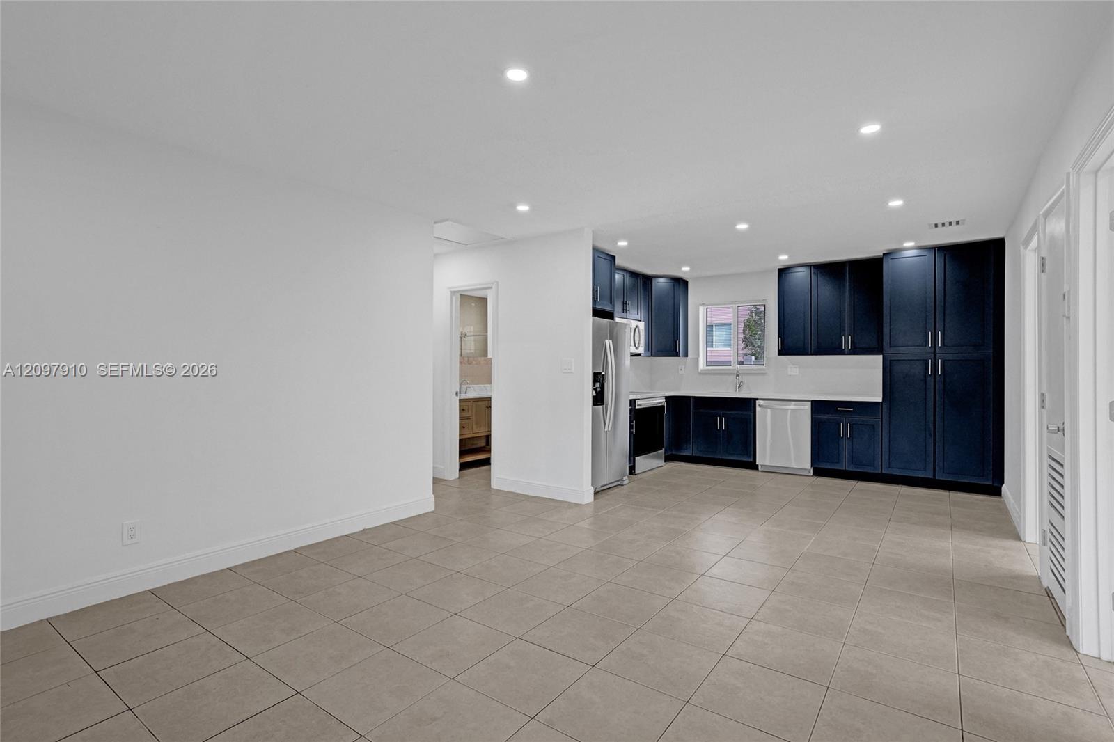 See details / 2121 sq. ft. $ 2026-10-18 0 Photo
