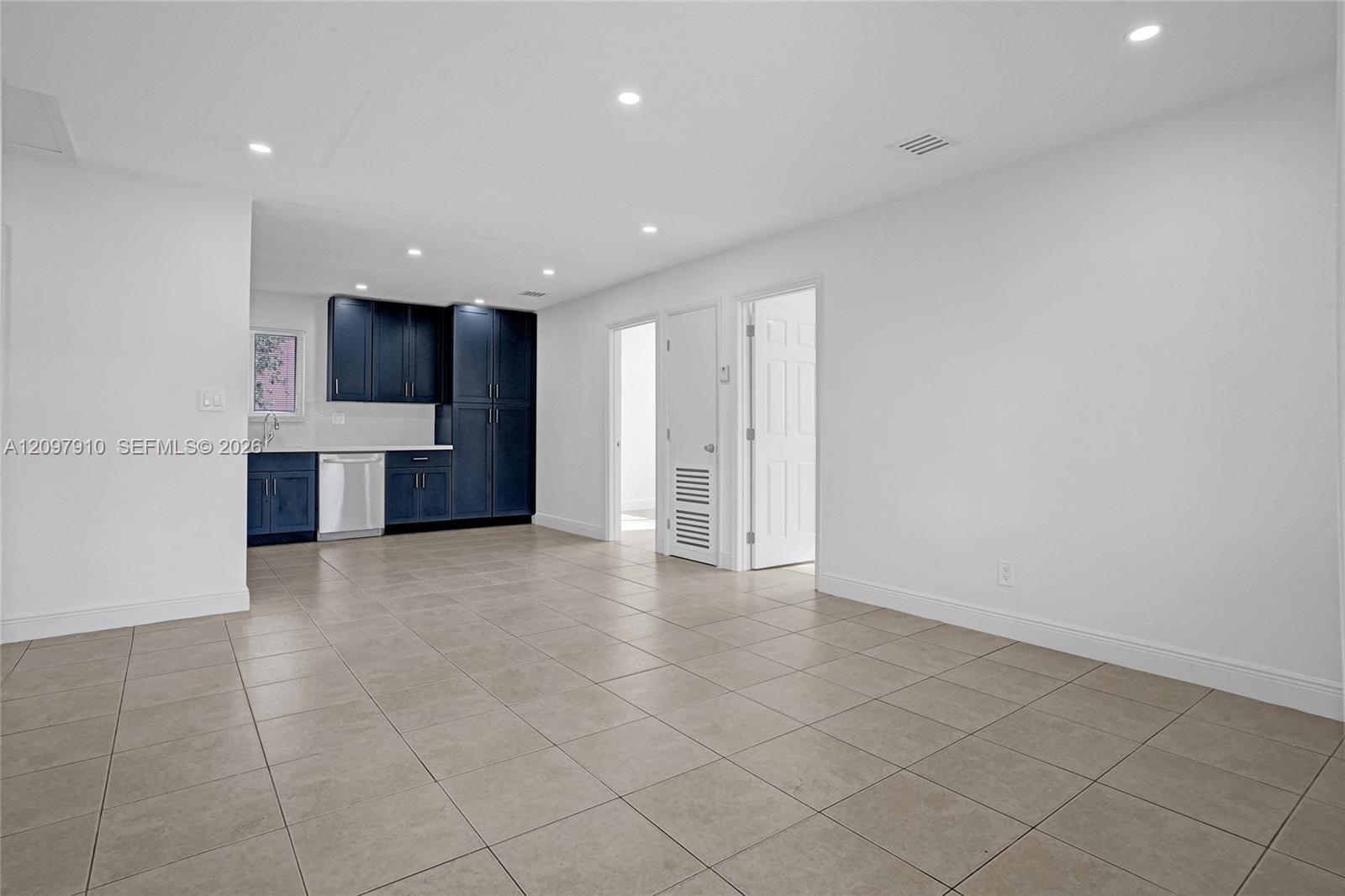 See details / 2121 sq. ft. $ 2026-10-18 0 Photo