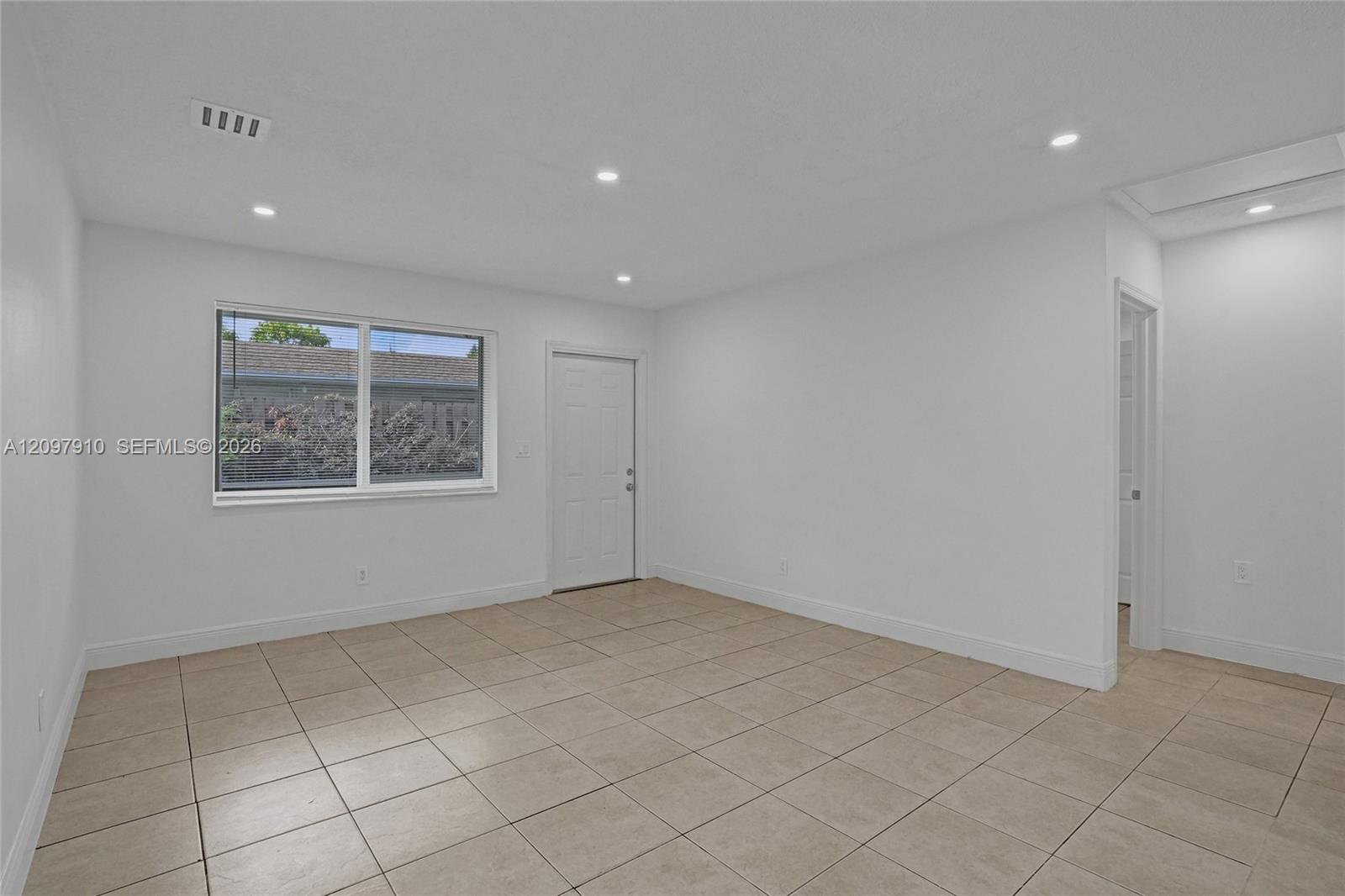 See details / 2121 sq. ft. $ 2026-10-18 0 Photo
